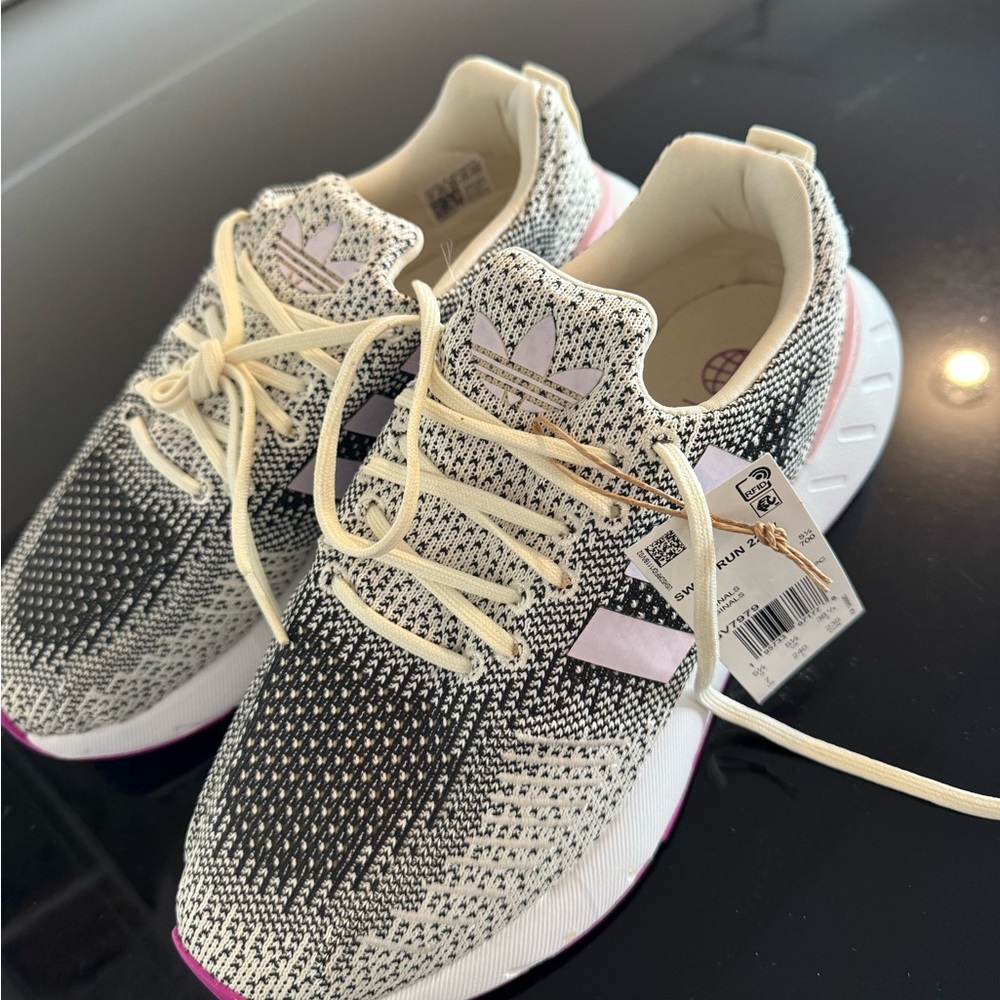 Adidas Women's swift run 2.0 new